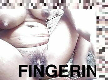 Hd pissing and finger goes to her pussy
