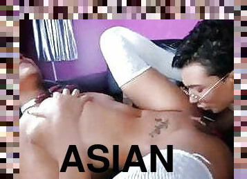 asiatisk, pissande, fitta-pussy, kvinnligt-sprut, lesbisk, mamma, fingerknull, kyssar, tight