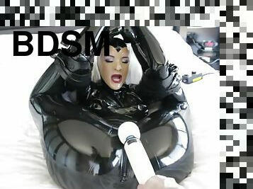 bdsm-seks-kasar-dan-agresif, terikat, latex, seorang-diri