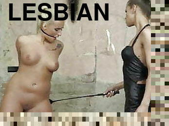 lesbian-lesbian, mainan, bdsm-seks-kasar-dan-agresif, terikat, eropa, mata-uang-euro, bondage-seks-dengan-mengikat-tubuh, pukulan-di-pantat, kulit, payudara-kecil