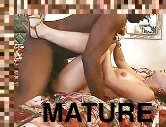 femme, mature, fellation, ejaculation-sur-le-corps, interracial, milf, trio, cougar