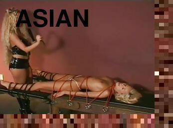 asiatique, lesbienne, bdsm, esclave, blonde, fétiche, rasé, bizarre, brunette, fessée