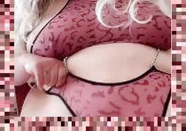 Big Barbie bimbo with a belly