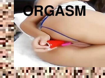 Hot chick gets an orgasm with lovense vibrator