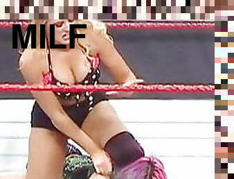 WWE - Lacey Evans &amp; Peyton Royce vs Charlotte Flair &amp; Asuka