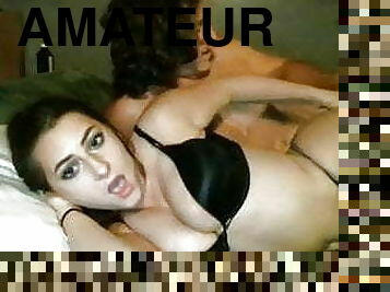 Cochonne au cul bien rond tronche en webcam