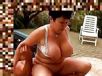 tetas-grandes, pezones, al-aire-libre, maduro, abuelita, madurita-caliente, europeo, euro, natural, pechugona