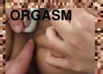 clitoris, masturbare-masturbation, orgasm, pasarica, tasnit, iubita, excitat, blonda, solo, de-aproape