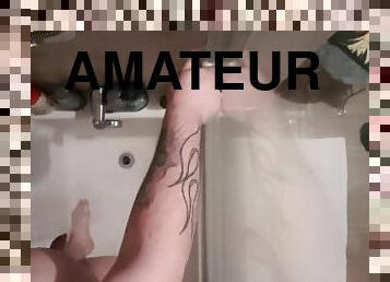 Masturbation sous la douche