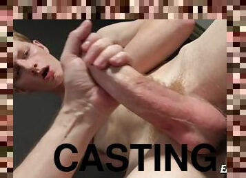 gigantisk-kuk, gay, avrunkning, massage, casting, rödhårig, pov, college, söt, tjeckisk