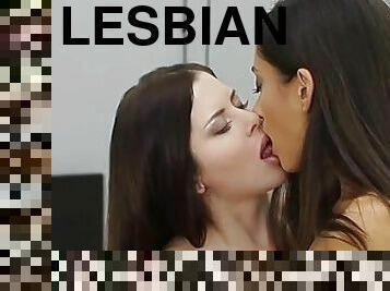 ¼ουνί̍-pussy, »εσβία̍-lesbian,  ορνοστάρ̍, ¦ιλιά̍, ¼ελαχρινός̯®̍