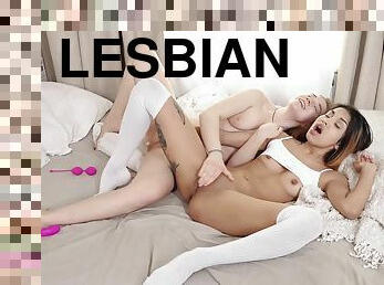 lesbian-lesbian, mainan, teransang, berambut-cokelat, tato