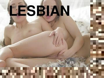 amatoriali, lesbiche, masturazione-con-dita, giovani18, bionde, brunette, bambole
