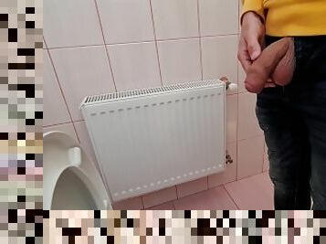 pisser, public, giclée, amateur, ados, bukkake, toilette, solo