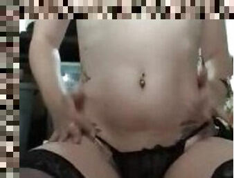 pezones, orgasmo, coño-pussy, amateur, juguete, con-piercings, fetichista, a-solas, fumando, afeitada