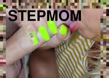 Stepmom Loves To Get Cum In Her Mouth