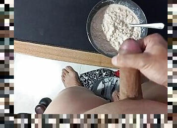 Cum breakfast - adding extra protein to my porridge and eat it.