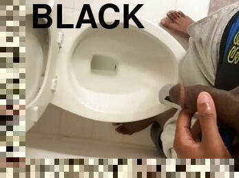 [HD VIDEO] Black Dude Pulls Down Underwear and Pisses For You