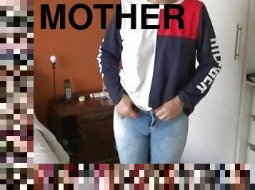 The first time that a Latin mother masturbates in front of her son's friend and makes a great cumsho