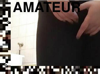 masturbação, mijando, amador, adolescente, fetiche, sozinho, morena, tetas-pequenas