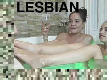 lezbijka, noge, blond, fetiš, jacuzzi, dominacija, fafanje-sucking, prsti