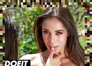 GFs Carolina Abril & Anastasia Brokelyn Kiss & Lick Their Sweet Pussies - A GRIL KNOWS
