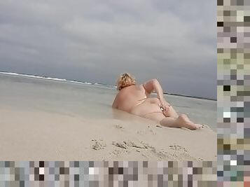 cul, gros-nichons, nudiste, public, amateur, mature, milf, maman, belle-femme-ronde, plage