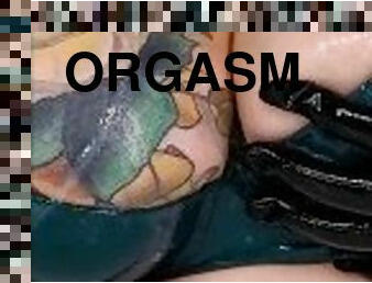 storatuttar, masturbation, orgasm, leksak, smutsig, första-gången, sprut, latex, tatuering