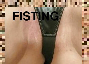 fisting, bröstvårtor, orgasm, fitta-pussy, kvinnligt-sprut, amatör, milf, mamma, pov, underkläder