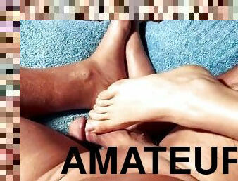 mamelons, amateur, ejaculation-sur-le-corps, branlette, compilation, pieds, fétiche, branlette-avec-les-pieds, insertion, taquinerie