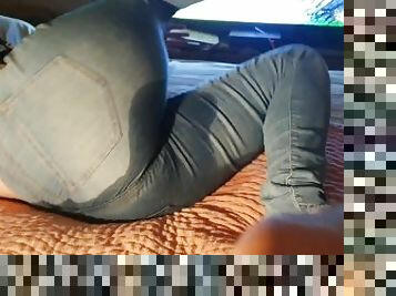 ? Lazy Girlfriend Pissing Herself in Tight Jeans Watching TV!