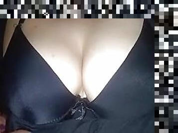 Tetas al aire, necesito me las chupen