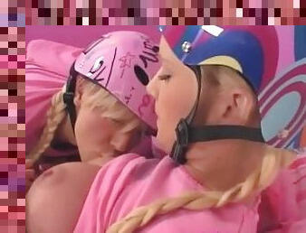 Skater teen lesbo licks out hot pink pussy