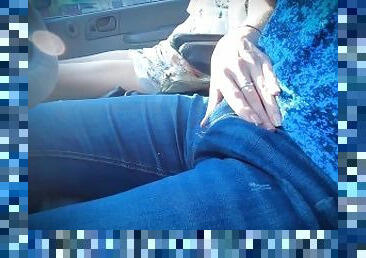 amateur, ejaculation-sur-le-corps, ados, branlette, couple, voiture, baisers, ejaculation, sperme, jeans