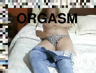 Full masturbation and intense orgasm of a beautiful Latin mother, showing off her delicious hairy pu