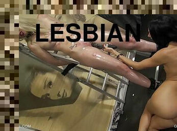 lesbiana, madurita-caliente, juguete, sadomasoquismo, trío, rubia, fetichista, morena, tatuaje, oso