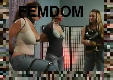 gros-nichons, fête, gode-ceinture, lesbienne, milf, bdsm, trio, fétiche, bondage, brunette