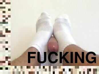 CAN I GIVE YOU A FOOT JOB? - REALISTIC 6” DICK - NO LUBE SOCKED & RAW MALE FOOTJOB - MANLYFOOT ????