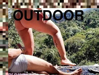 Tourist fucked fitness brunette on waterfall trail