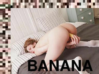 Lana Broks In Fucks Herself With A Banana