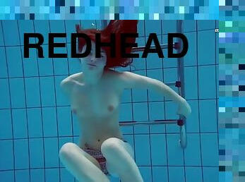 Redhead hottie liza bubarek undresses her swimsuit underwater