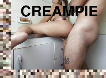 Su intención era ir al gym  me termina follando sobre la mesada de la cocina ( ANAL CREAMPIE)