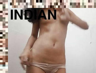 Solo – Indian school girl masturbates