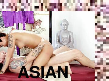 Asian slut Honey Gold gets fucked on the massage table