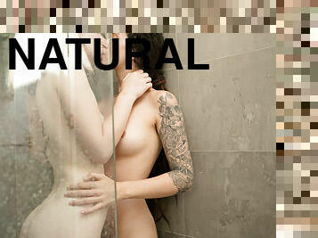 vannis, tussu, lesbid, sõrmekas, keppimine, naturaalne, dušš, brünett, tätoveering