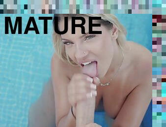 Blonde mature cougar Angel Rivas - Enjoys Anal In The Pool - ass fucking hardcore with cumshot