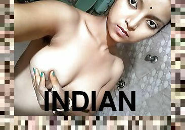 Sexy Indian Hot Girl Displaying Her Virgin Cunt