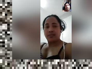 Desi Bhabhi Shows Her Boobs On Vc