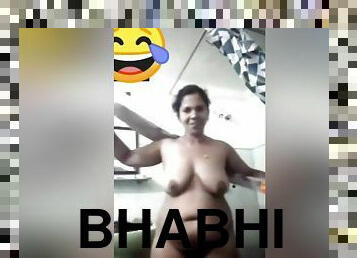 Today Exclusive-lankan Bhabhi Showing Her Bathing On Video Call