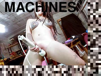 gros-nichons, ados, jouet, machines, blanc, brunette, tatouage